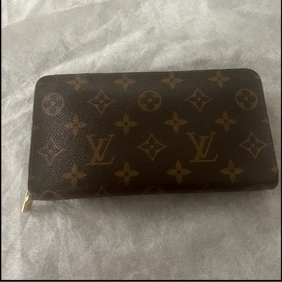 Authentic Louis Vuitton Wallet and dust bag - Picture 9 of 9